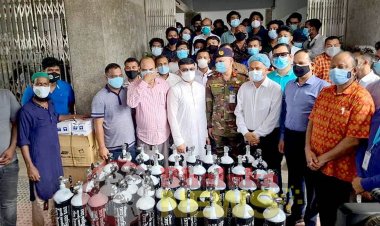 ময়মনসিংহ মেডিকেলে ব্যাক্তগত উদ্যোগে ৫০টি অক্সিজেন সিলিন্ডার ও অ্যাম্বুলেন্স প্রদান করেন মসিক মেয়র টিটু ও আমিনুল হক শামীম